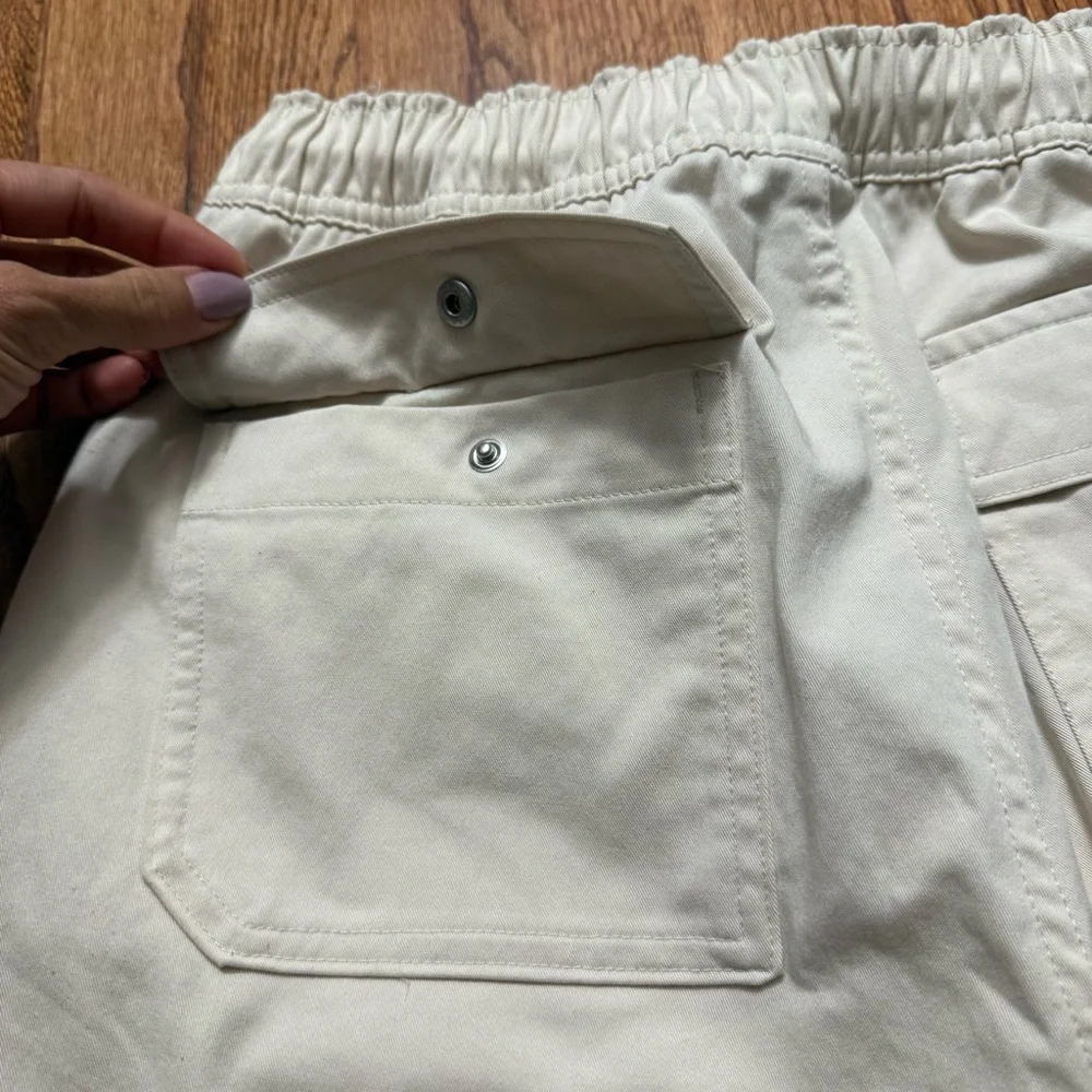 Jordan Essentials Chicago Pants in Beige size S